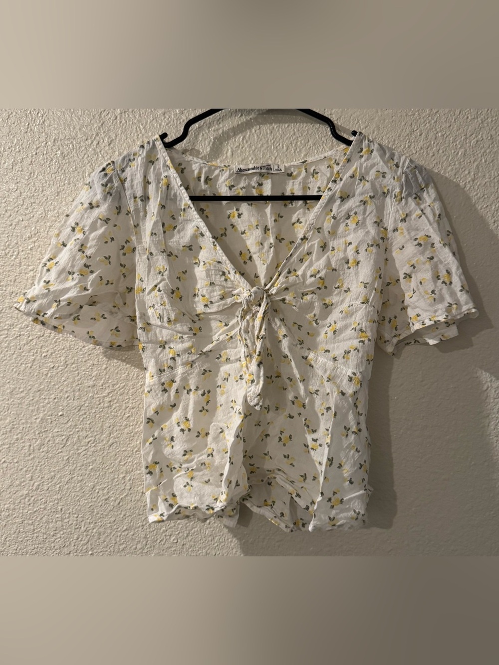 Abercrombie & Fitch White Floral Tie-Front V-Neck Blouse